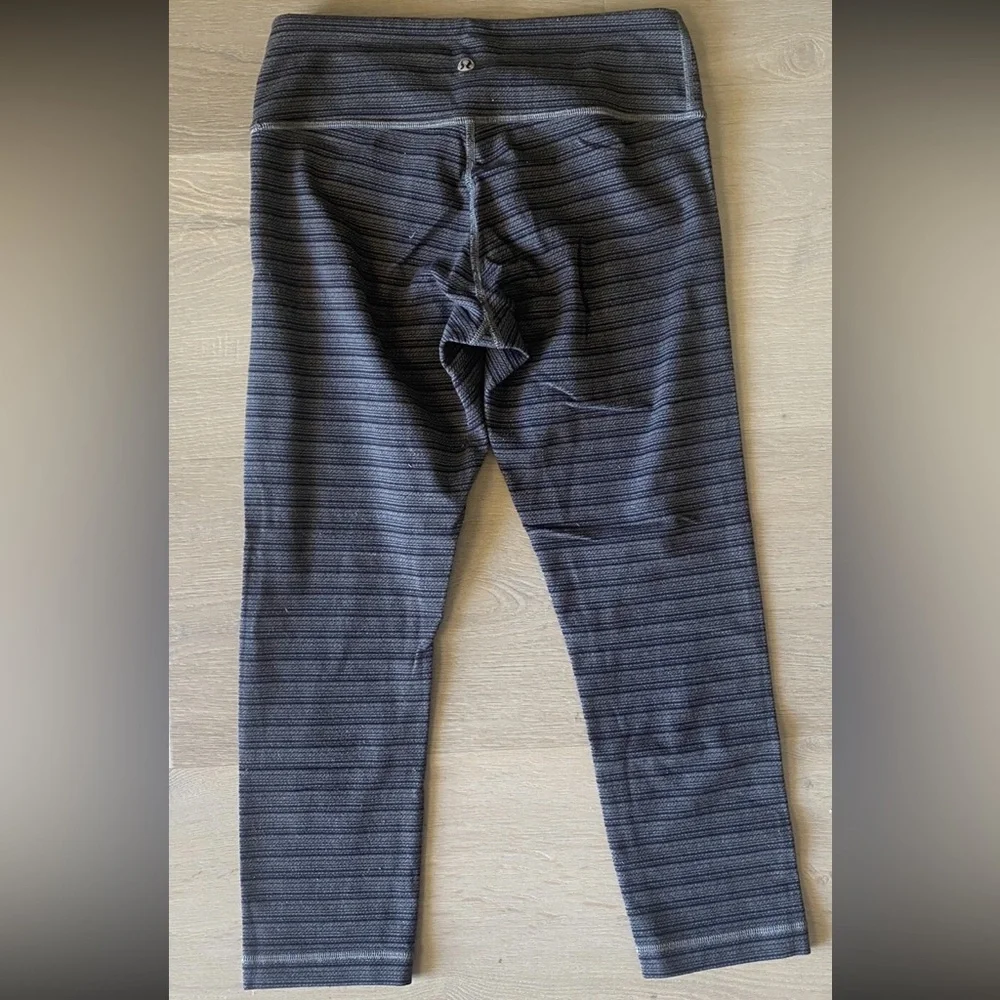 Lululemon Athletica Leggings Gray Striped Capri Yoga Pant - Picture 2 of 3